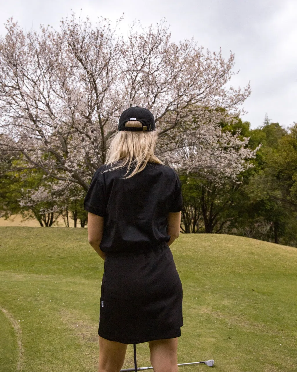 [WOMEN] #OVERLAP LOGO JAQUARD MOCK NECK TEE BLACK